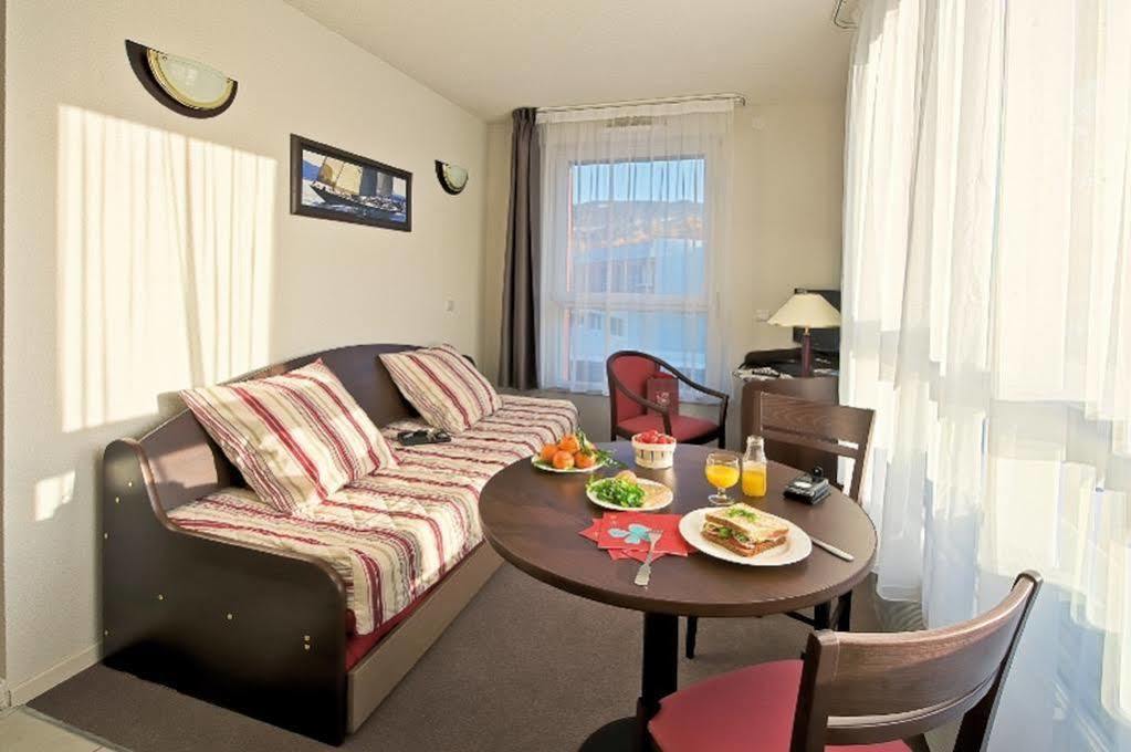 Appart Hotel Annecy Seynod Екстериор снимка