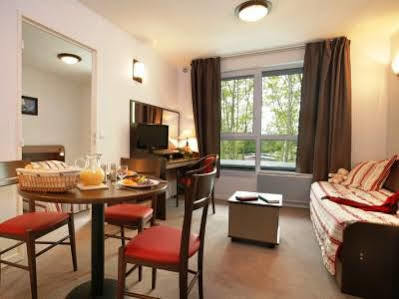 Appart Hotel Annecy Seynod Екстериор снимка